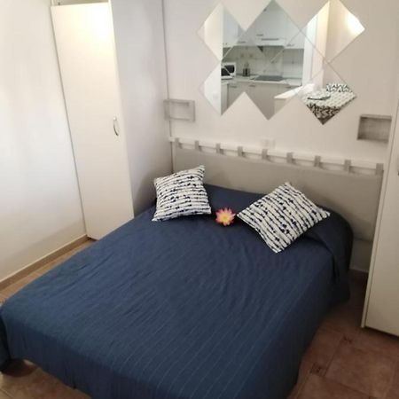 House Lilu - Luminoso Monolocale Apartment Арона Екстериор снимка