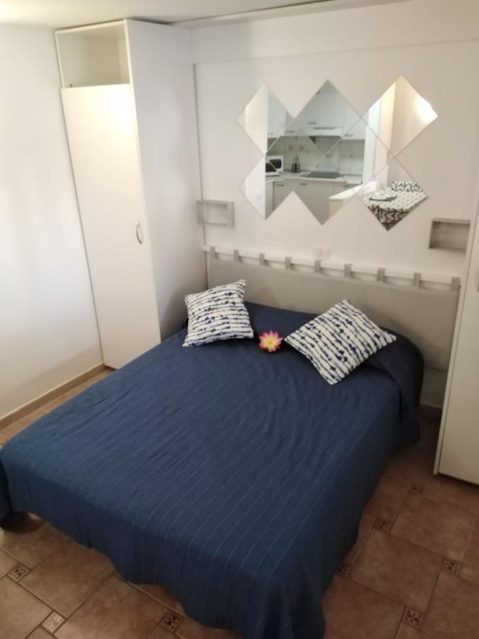 House Lilu - Luminoso Monolocale Apartment Арона Екстериор снимка