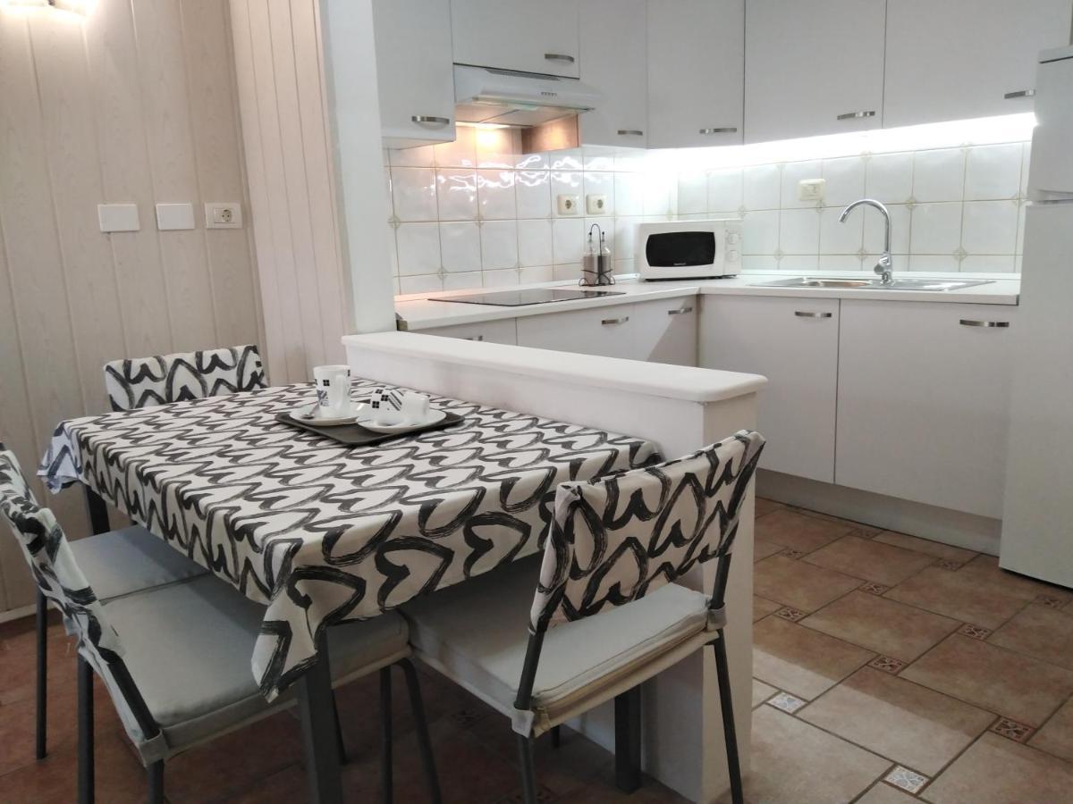 House Lilu - Luminoso Monolocale Apartment Арона Екстериор снимка